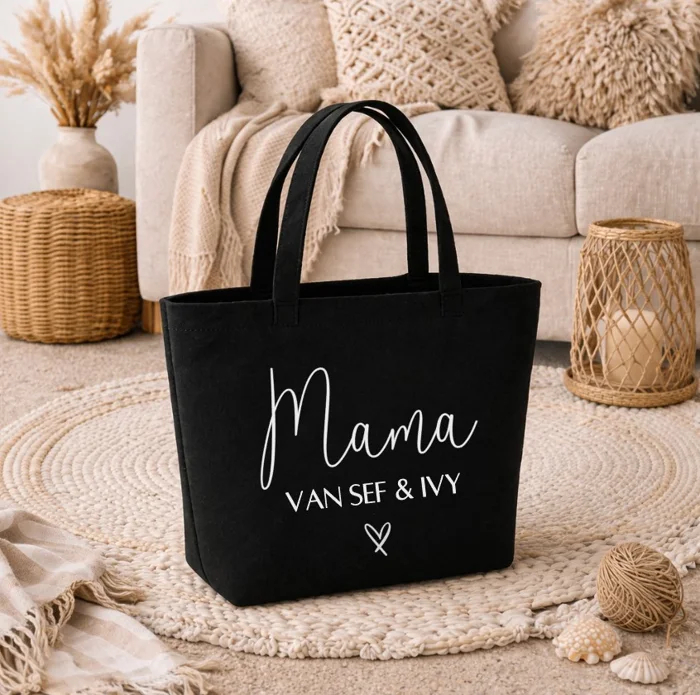Zwarte vilten Mama tas met de namen Sef en Ivy
